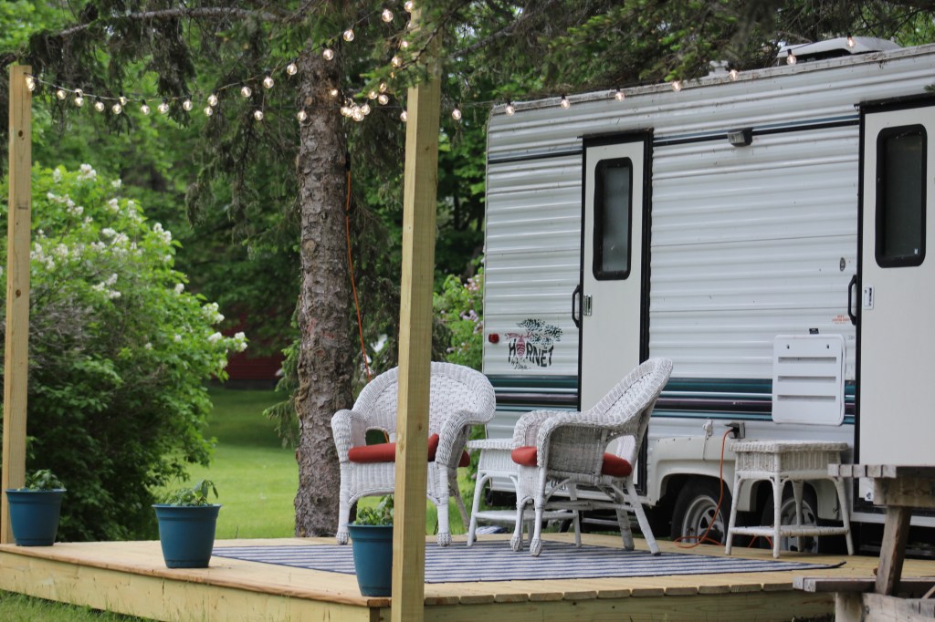 1994 Hornet Camper Renovation: Lakeside&nbsp;Exterior