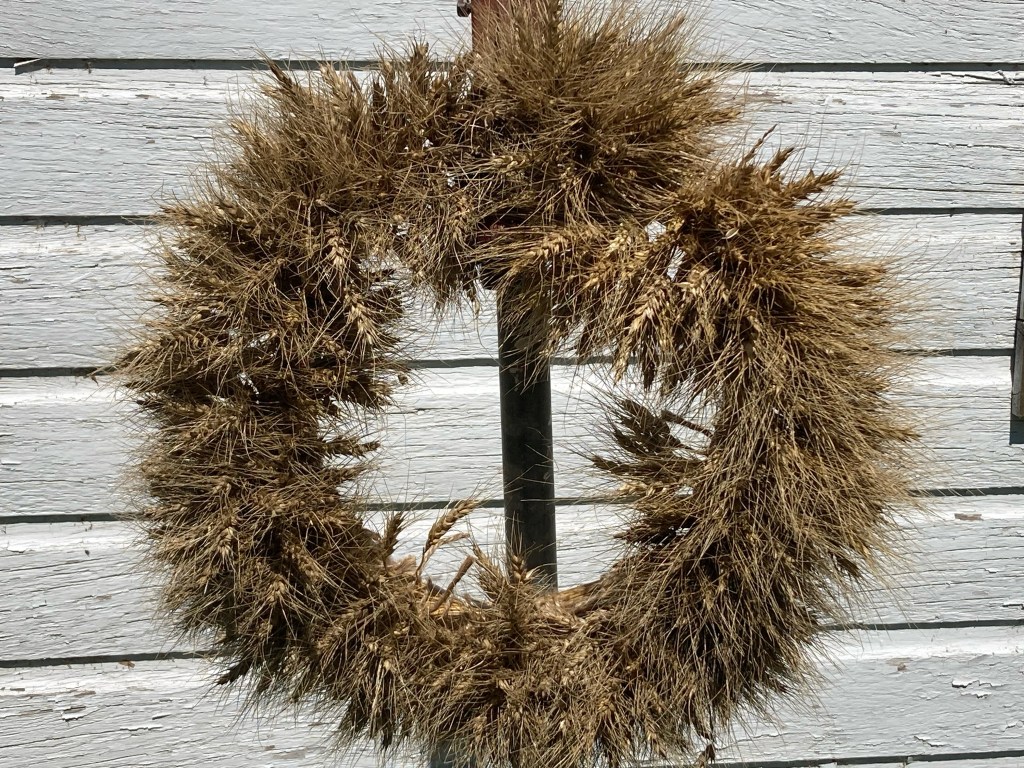 How to Make an Autumn Wheat Wreath Using a Wire Hanger and&nbsp;Twine