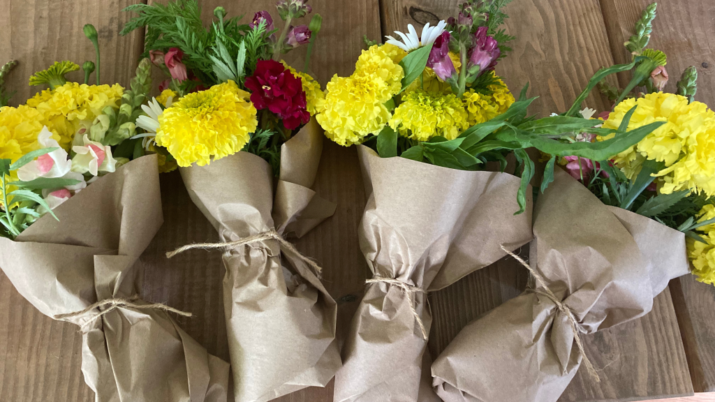 How to Make Small Gift Bouquets